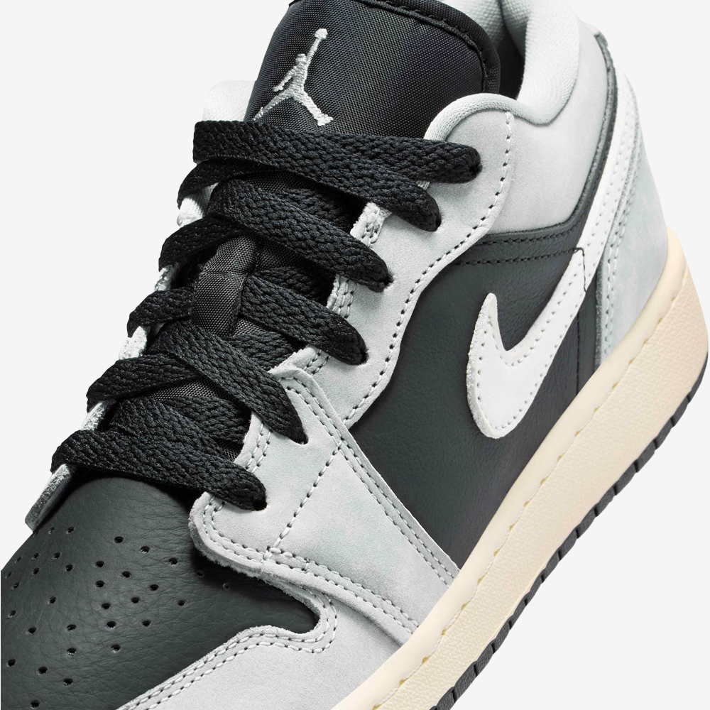 AJ 1 Low SE (GS), Light Smoke Grey#112345