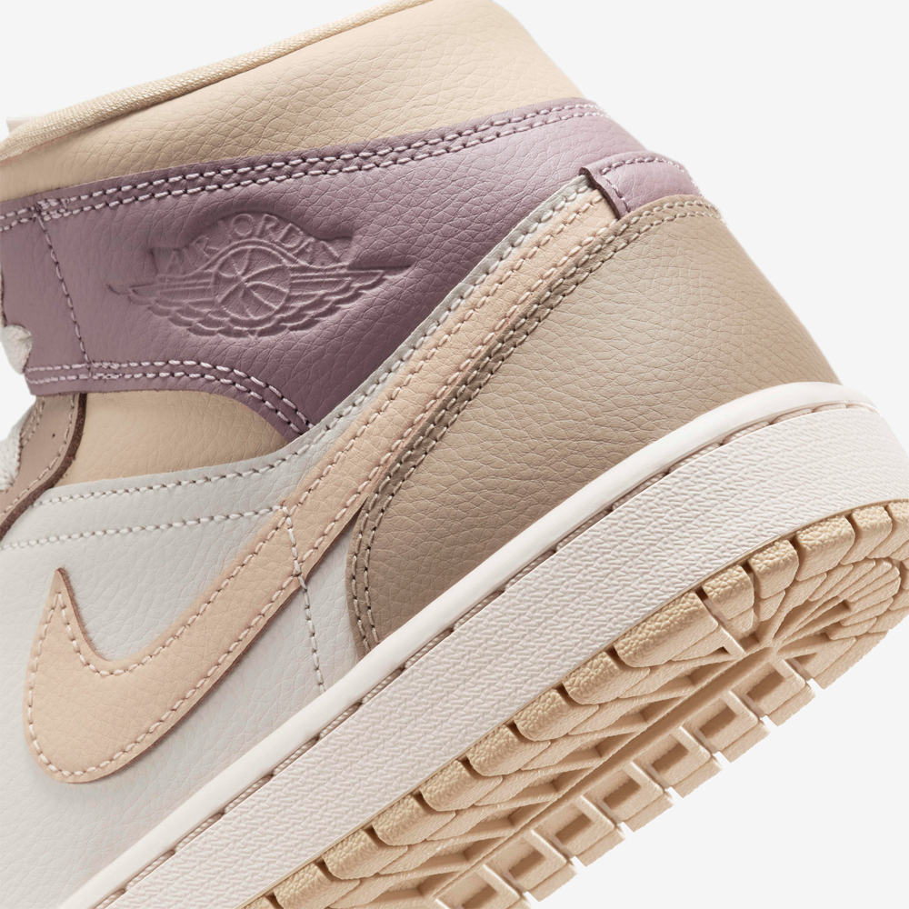 Wmns AJ 1 Mid, Team Gold/Taupe#113590
