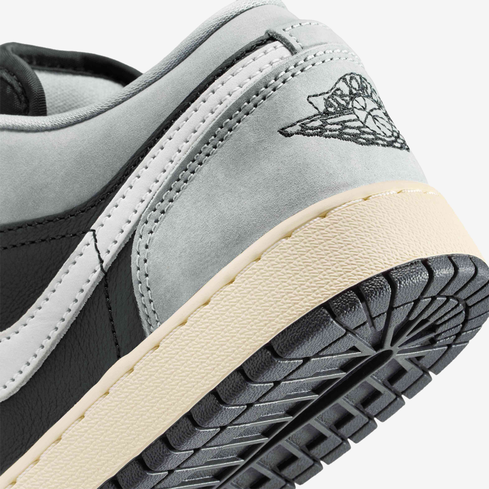 AJ 1 Low SE (GS), Light Smoke Grey#112346